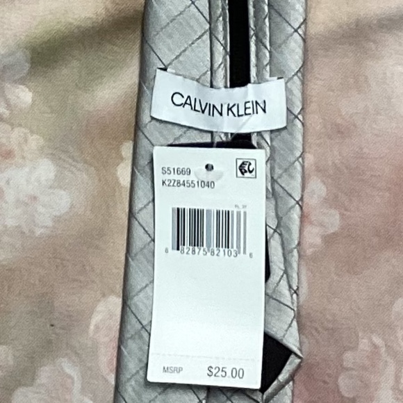82. Calvin Klein Grey Boys Slip-On Tie NWT 10-12yr Old - Picture 2 of 2